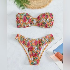 Cute floral bikini!